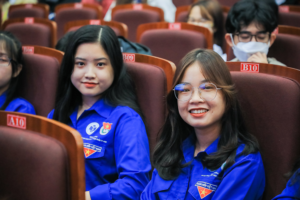 Hội nghị đối thoại giữa lãnh đạo nhà trường với đại diện sinh viên năm học 2021-2022
